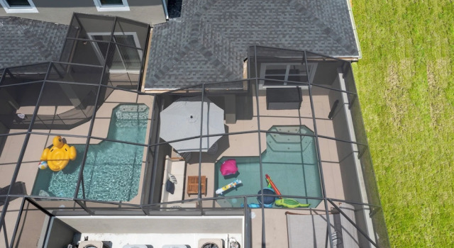 Luxurious Family-friendly 5 Bd 12 Guests w Screened Pool Close to Disney