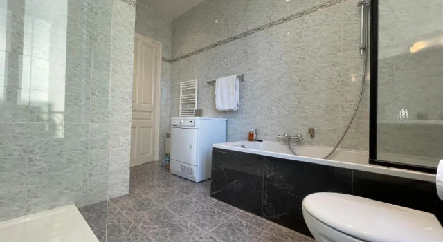 Апартаменты Spacious 3 BR flat Nice center - magnificent view