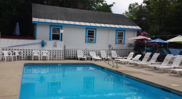 Четырёхместный номер Standard Цокольный этаж Weirs Beach Motel and Cottages