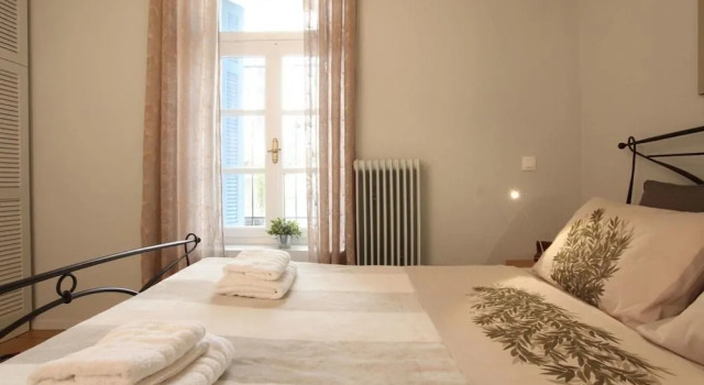 Athenian Niche in Plaka Villa by Athenian Homes, Забронировать Отель Отели Афины с парковкой, рядом с Театр Каролос Коун "Театрон технис", Парковка