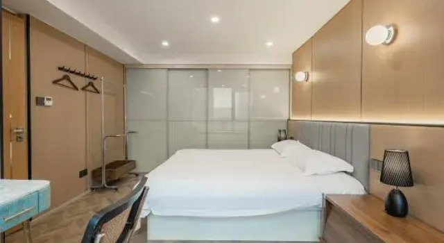 Люкс с 2 комнатами с видом на город Kaiman Top Floor High Altitude Hotel (Taikoo Li Branch)