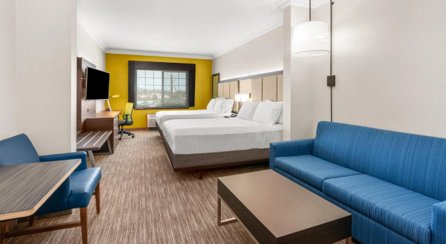 Четырёхместный люкс Holiday Inn Express & Suites Klamath Falls Central by IHG
