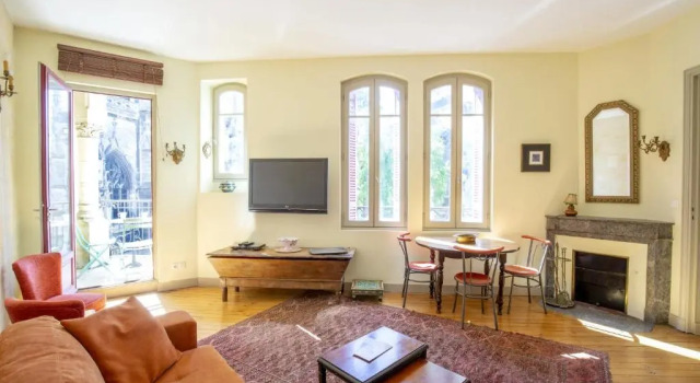 Centre historique, appartement climatisé avec terrasse, Забронировать Апартаменты/квартира Бордо Жиронда, рядом с Церковь Нотр-Дам