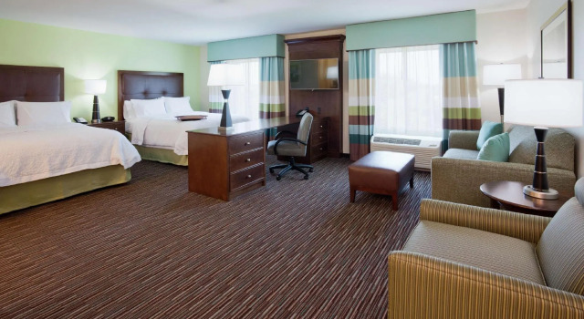 Четырёхместная студия Hampton Inn & Suites Minneapolis West/ Minnetonka
