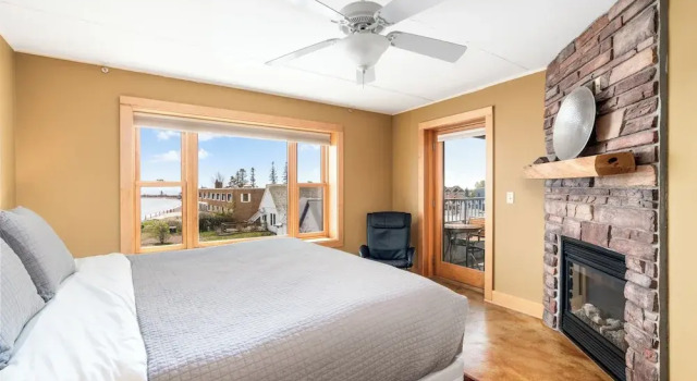 Люкс с 3 комнатами с балконом и с частичным видом East Bay Suites