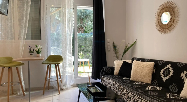 Cozy apartment near sea