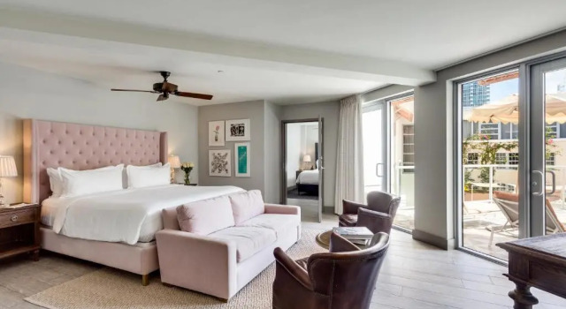 Люкс с 2 комнатами с видом на бассейн The Plymouth South Beach