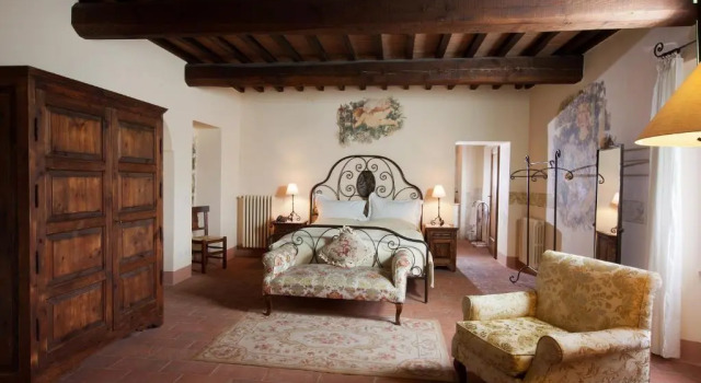 Palazzo Brandano Hotel, Забронировать Отель Отели Val di Chiana с парковкой, Парковка