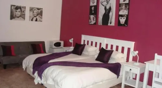 At Sta-Plus Guest House, Забронировать Гостевой дом Гостевые дома Порт-Элизабет, рядом с Humewood Golf Course, Гостевой дом