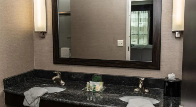 Четырёхместный номер Standard с видом на реку Holiday Inn Paducah Riverfront by IHG