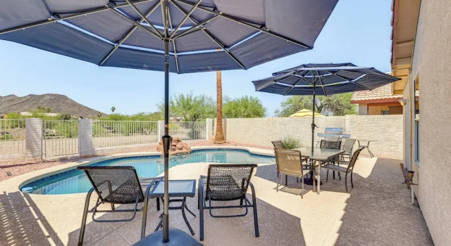 Swim w/ a View: Scenic Desert Retreat in Glendale, Забронировать Дом для отпуска Глендейл 