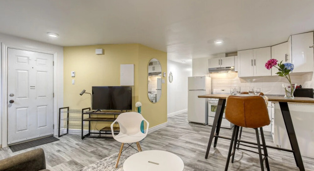 Люкс Comfort The Bay Suites - Le Plateau-Mont-Royal