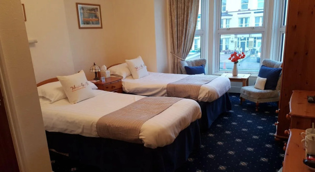 Mayfair House, Забронировать Гостевой дом Отели Лландидно с завтраком, рядом с Парки отдыха, Завтраки