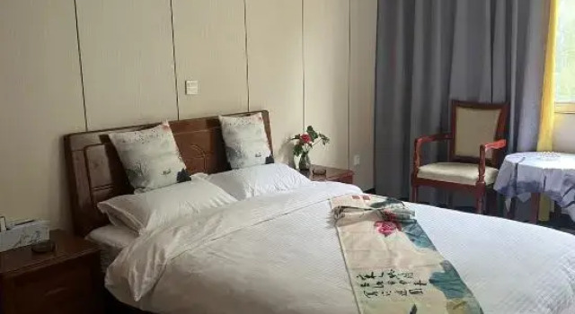 Кровать в общем номере Hongtaiyang Gourmet Home