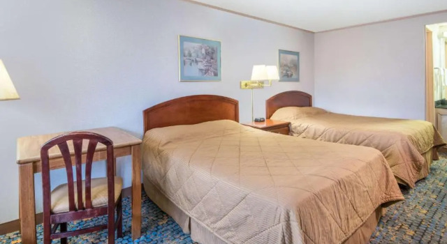 Номер Deluxe Knights Inn Canton