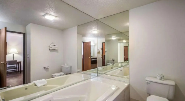 Четырёхместный номер Standard Motel 6-Saukville, WI