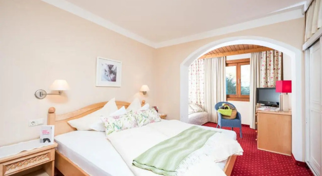 Апартаменты Gästehaus Schusser an der Therme, Frühstück, Doppelzimmer und Ferienwohnung