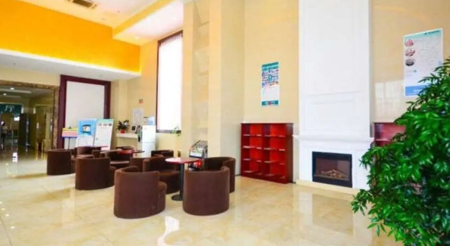 GreenTree Inn Lianyungang Donghai New Bus Station Express Hotel, Prenota Hotel Lianyungang Jiangsu