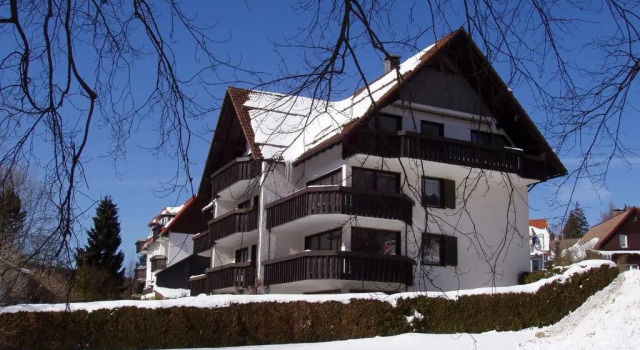 Апартаменты с 2 комнатами с балконом Ferienwohnung am Kurpark