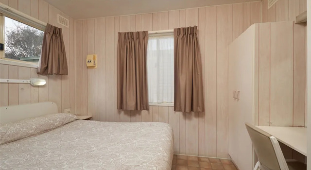 Семейный номер Deluxe с балконом Gundagai Cabins & Tourist Park