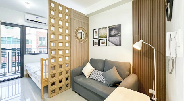 Двухместный номер Standard с балконом GemstoneBR in SMDC Shore 2 Residences