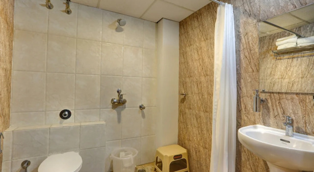 Четырёхместный семейный номер Standard c 1 комнатой Hotel Windsor Castle Inn