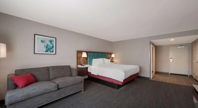 Люкс Hampton Inn by Hilton Detroit Southfield