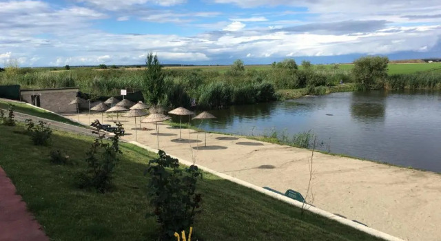 Luxury apartment with pool in North Bucharest, Rezerwuj Apartament Hotele w Ilfov z parkingiem, Parking