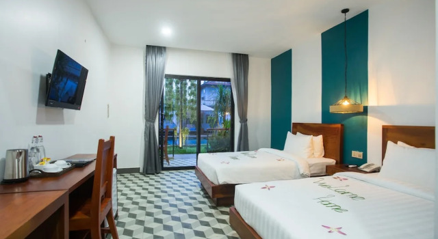 Семейный люкс с балконом и с видом на бассейн G&Z Bliss D'Angkor Suites