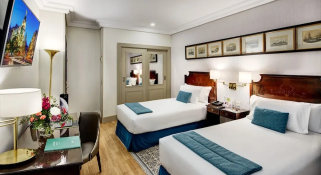 Трёхместный номер Classic Отель Sercotel Gran Hotel Conde Duque