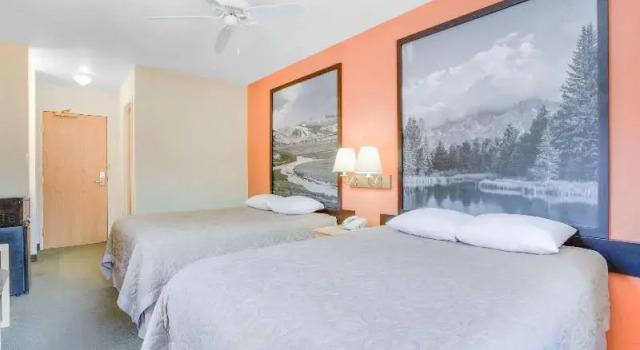 Четырёхместный номер Standard Super 8 by Wyndham Cooke City Yellowstone Park