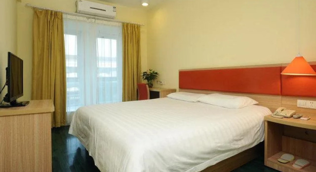 Home Inn Ningbo Huancheng West Road Railway Station