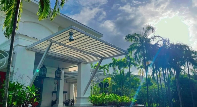 Курортный отель The Old Phuket - Karon Beach Resort