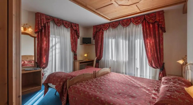 Трёхместный номер Superior Family Hotel La Perla