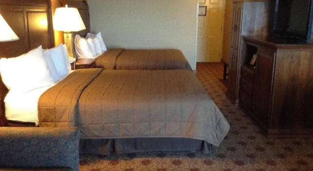 Четырёхместный номер Standard с видом на озеро Hamilton Inn Select Beachfront Mackinaw City