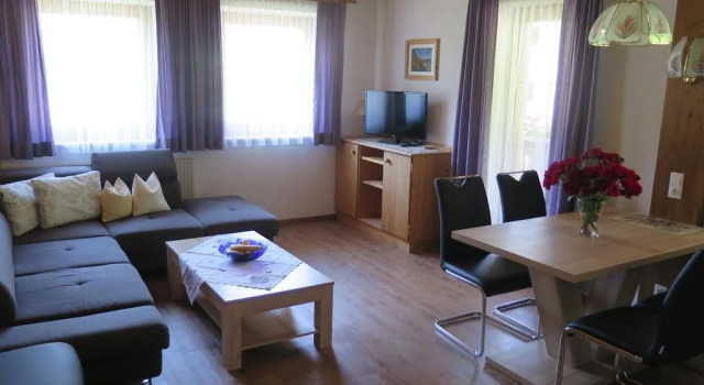 Appartment Nill, Rezerwuj Hotel Hotele w Tyrol z parkingiem, Parking