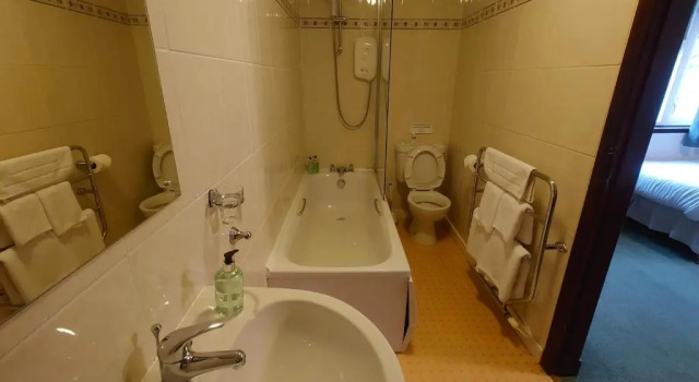 Четырёхместный номер Comfort Kintail Lodge Hotel