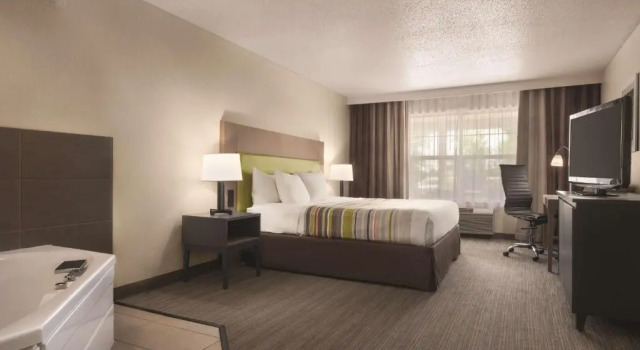 Люкс Country Inn & Suites by Radisson, Cottage Grove, MN