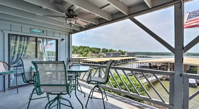 Апартаменты с 2 комнатами с балконом Pool Access & Lake Views: Osage Beach Condo!