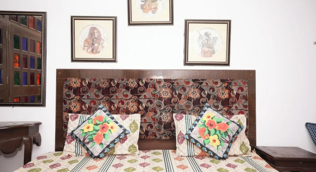 Nukkad Guest House Near Lake Pichola, Забронировать Гостевой дом Гостевые дома Удайпур, рядом с Bagore ki Haveli, Гостевой дом