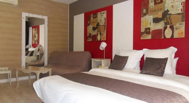 Семейный номер Standard Logis Hôtel Restaurant Les Aubuns