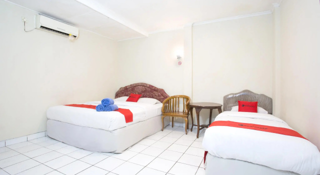 Standard Familie Zimmer RedDoorz @ Supratman Street