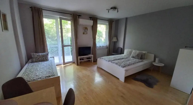 Студия InnerCity Apartments
