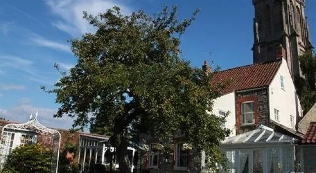 Daisy Centre Retreat, Забронировать Отель Отели Гластонбери с парковкой, рядом с Lake Village Museum, Парковка