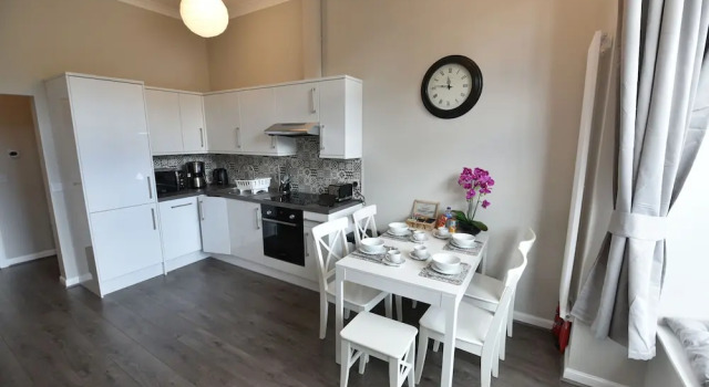 Апартаменты Luxury First Pleasance Luxury Apartment