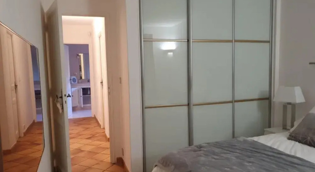 Family House in Provence With Pool and Garden, Забронировать Дом для отпуска Отели Драгиньян с парковкой, рядом с Церковь Св. Михаила, Парковка