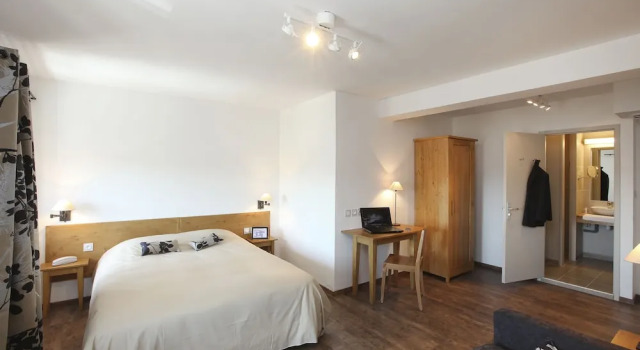Четырёхместный номер Superior Logis Hotel Le Nouvel