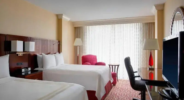 Четырёхместный номер Deluxe Houston Marriott Uptown by the Galleria