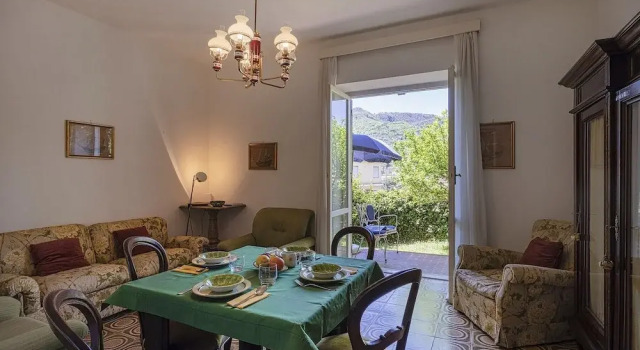Vintage Apartment With Garden by Wonderful Italy