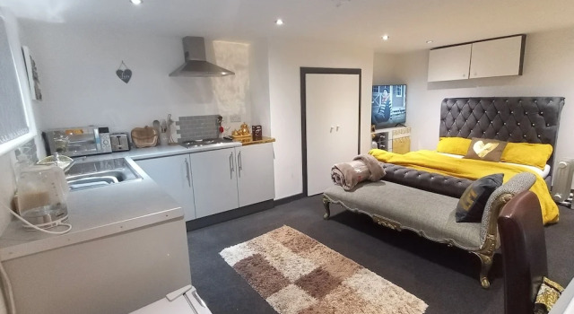 Beautiful En-suite Studio in Leeds -lower Floor